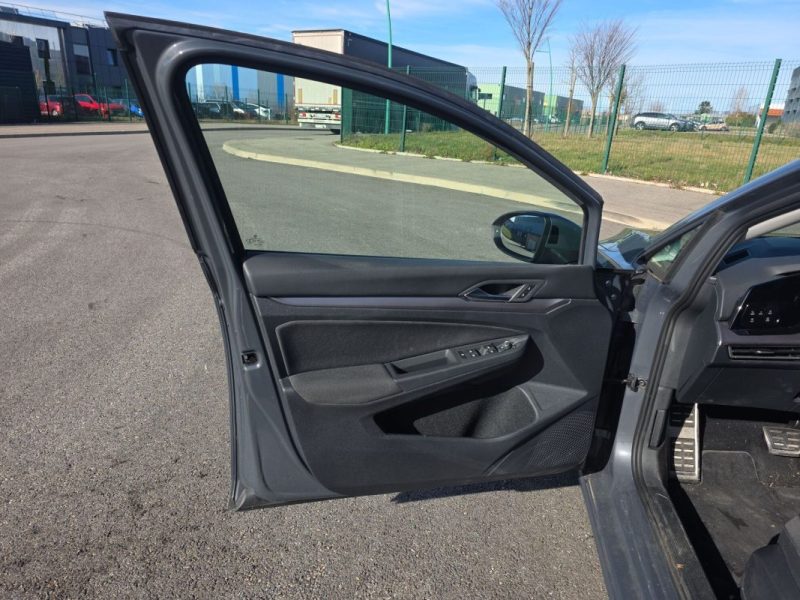 VOLKSWAGEN GOLF 8 1.0 L e-TSI 110 ch 