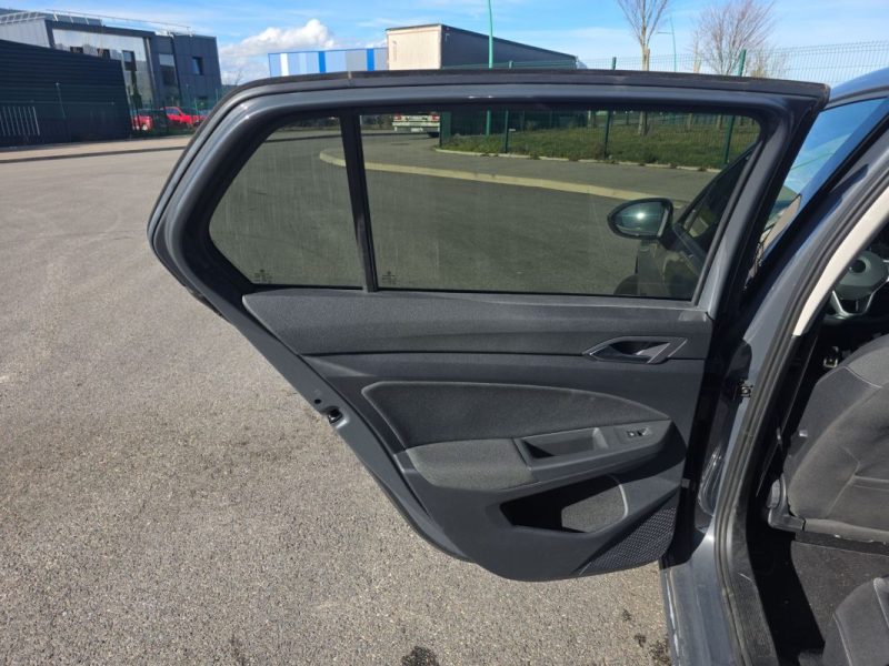 VOLKSWAGEN GOLF 8 1.0 L e-TSI 110 ch 
