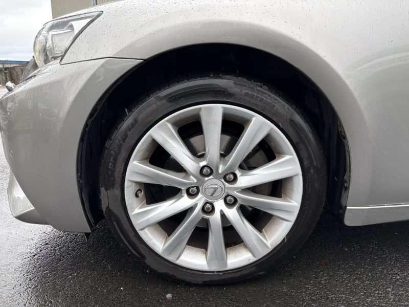 LEXUS IS300H PACK LUXE 2016 / CAMERA DE RECUL / SIEGES CHAUFFANTS / CUIR / MODE DE CONDUITE 