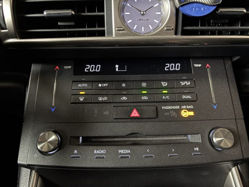 LEXUS IS300H PACK LUXE 2016 / CAMERA DE RECUL / SIEGES CHAUFFANTS / CUIR / MODE DE CONDUITE 