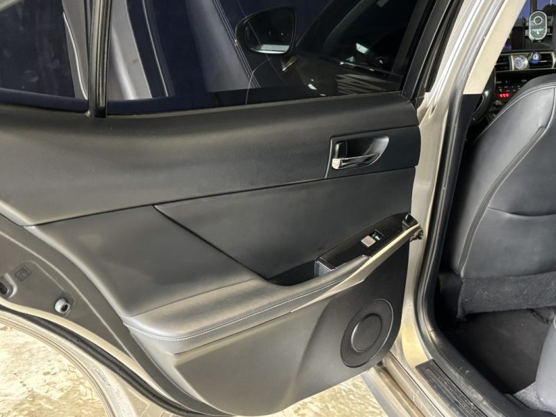 LEXUS IS300H PACK LUXE 2016 / CAMERA DE RECUL / SIEGES CHAUFFANTS / CUIR / MODE DE CONDUITE 