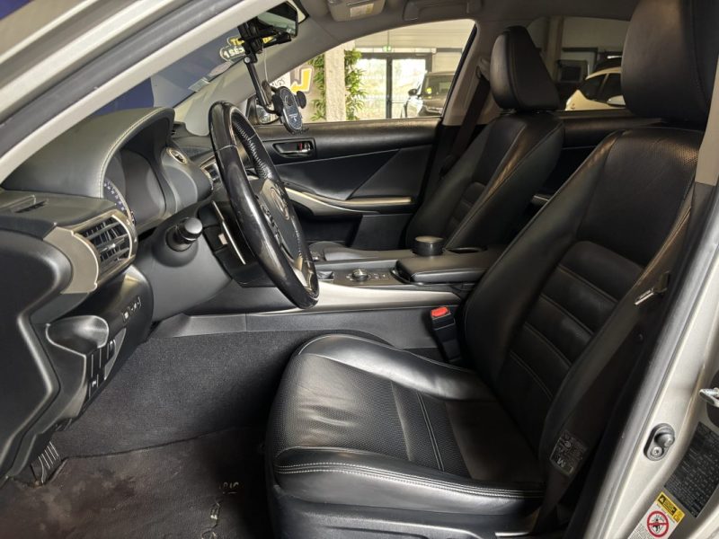 LEXUS IS300H PACK LUXE 2016 / CAMERA DE RECUL / SIEGES CHAUFFANTS / CUIR / MODE DE CONDUITE 