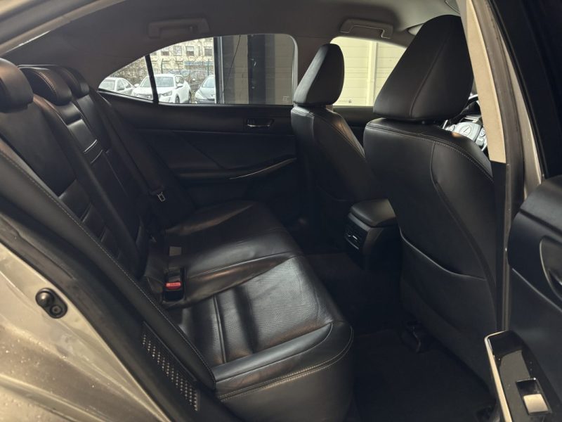 LEXUS IS300H PACK LUXE 2016 / CAMERA DE RECUL / SIEGES CHAUFFANTS / CUIR / MODE DE CONDUITE 