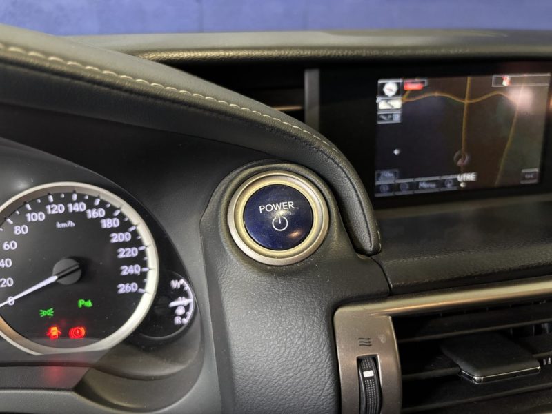 LEXUS IS300H PACK LUXE 2016 / CAMERA DE RECUL / SIEGES CHAUFFANTS / CUIR / MODE DE CONDUITE 