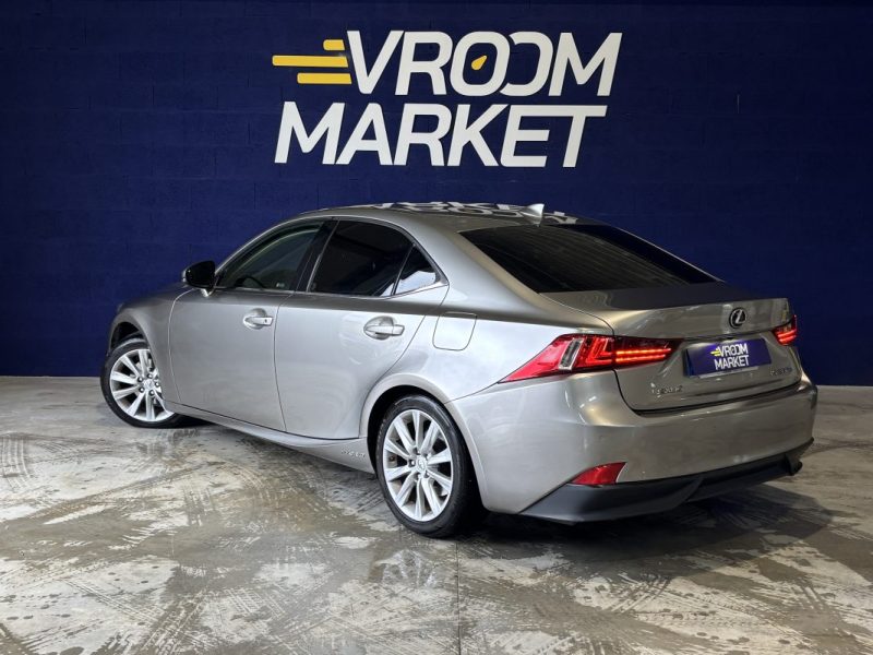 LEXUS IS300H PACK LUXE 2016 / CAMERA DE RECUL / SIEGES CHAUFFANTS / CUIR / MODE DE CONDUITE 