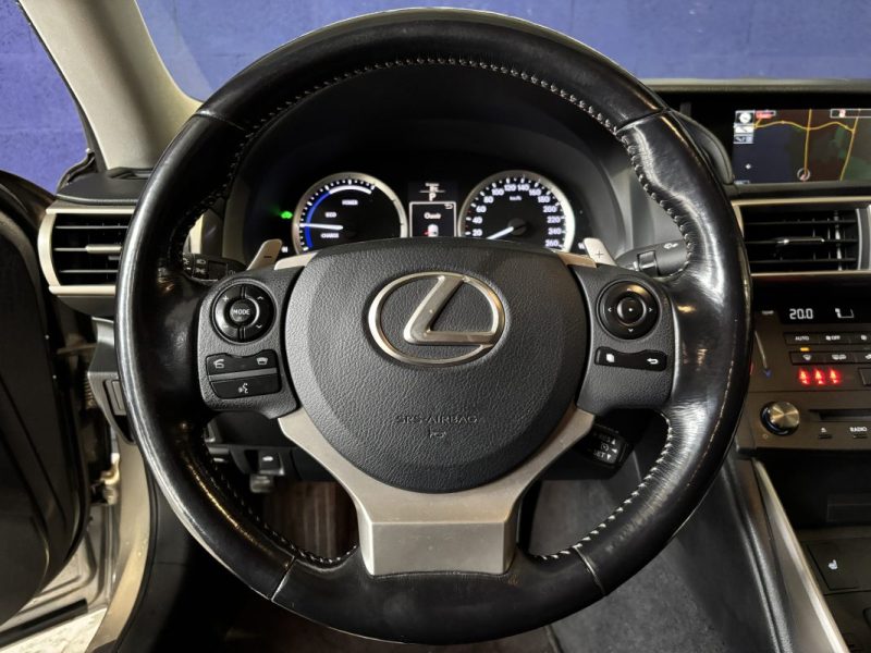 LEXUS IS300H PACK LUXE 2016 / CAMERA DE RECUL / SIEGES CHAUFFANTS / CUIR / MODE DE CONDUITE 