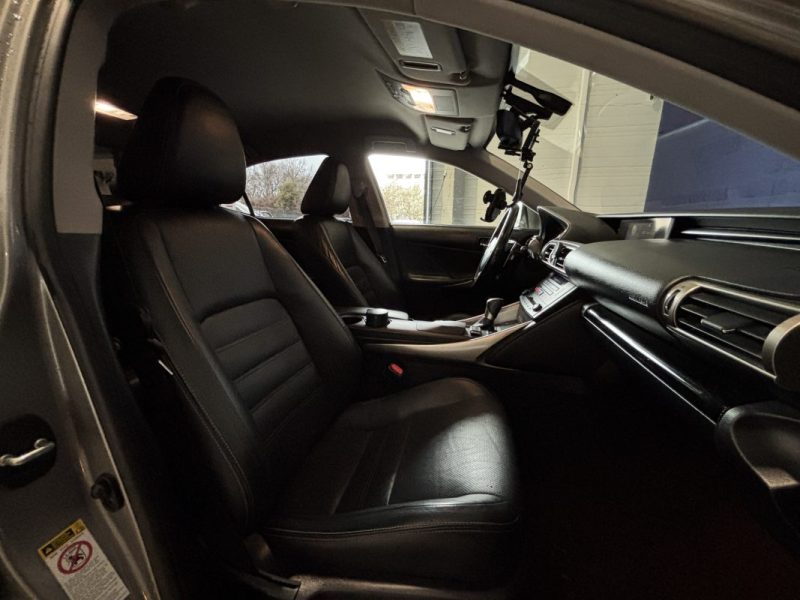 LEXUS IS300H PACK LUXE 2016 / CAMERA DE RECUL / SIEGES CHAUFFANTS / CUIR / MODE DE CONDUITE 