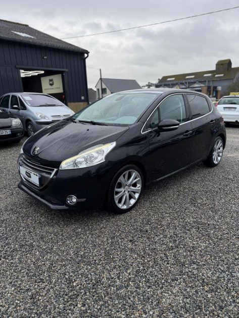 PEUGEOT 208 1.6 E-HDI 115  FELINE FULL OPTIONS
