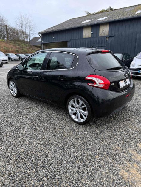 PEUGEOT 208 1.6 E-HDI 115  FELINE FULL OPTIONS