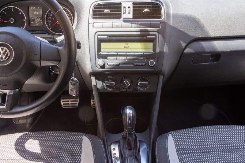 Volkswagen POLO CROSS 1.6 TDi 90cv ✨ Première main - 4 roues hiver supplémentaires