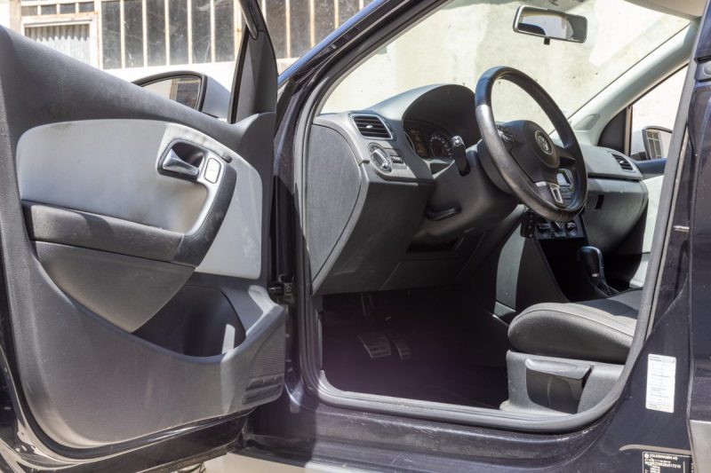 Volkswagen POLO CROSS 1.6 TDi 90cv ✨ Première main - 4 roues hiver supplémentaires
