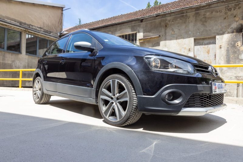 Volkswagen POLO CROSS 1.6 TDi 90cv ✨ Première main - 4 roues hiver supplémentaires