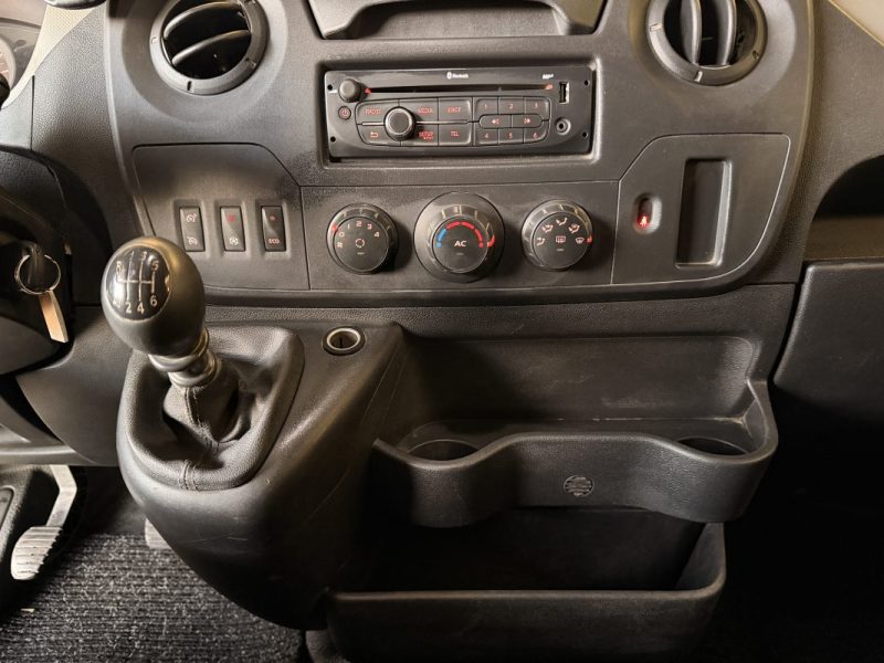 RENAULT MASTER - 2.3 L - BLUE DCi - 136 ch - 2015 - Caméra de Recul - Attelage - GPS