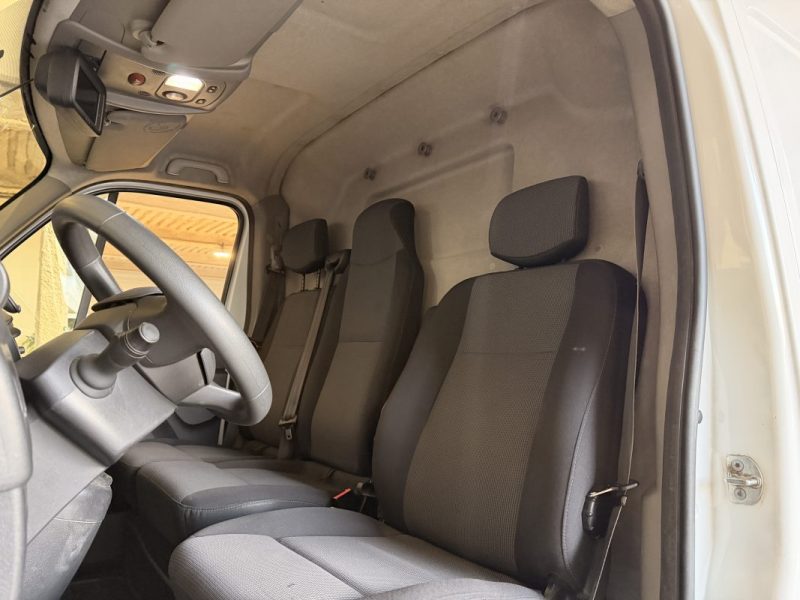 RENAULT MASTER - 2.3 L - BLUE DCi - 136 ch - 2015 - Caméra de Recul - Attelage - GPS