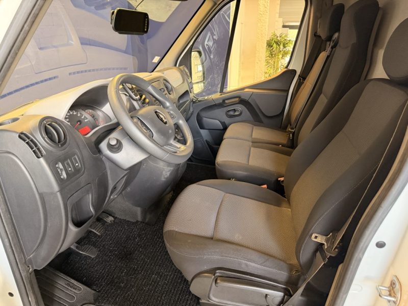 RENAULT MASTER - 2.3 L - BLUE DCi - 136 ch - 2015 - Caméra de Recul - Attelage - GPS