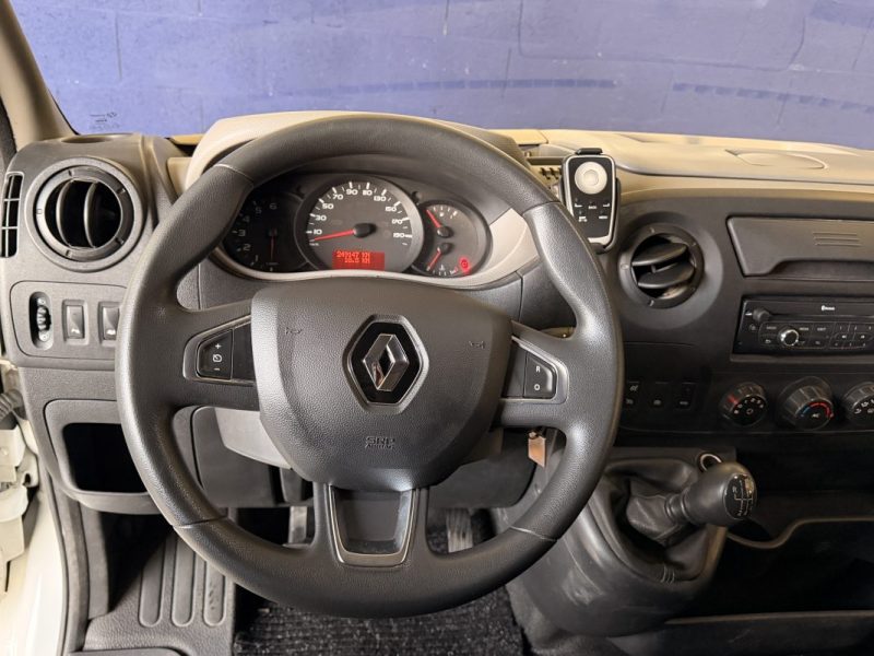 RENAULT MASTER - 2.3 L - BLUE DCi - 136 ch - 2015 - Caméra de Recul - Attelage - GPS