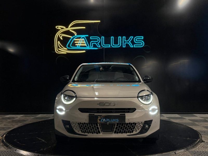 FIAT 600E LA PRIMA 156 ch / SIEGE ELCTRIQUE + MASSANT + CHAUFFANT + GARANTIE CONSTRUCTEUR / 2024