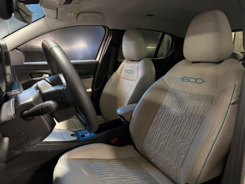 FIAT 600E LA PRIMA 156 ch / SIEGE ELCTRIQUE + MASSANT + CHAUFFANT + GARANTIE CONSTRUCTEUR / 2024