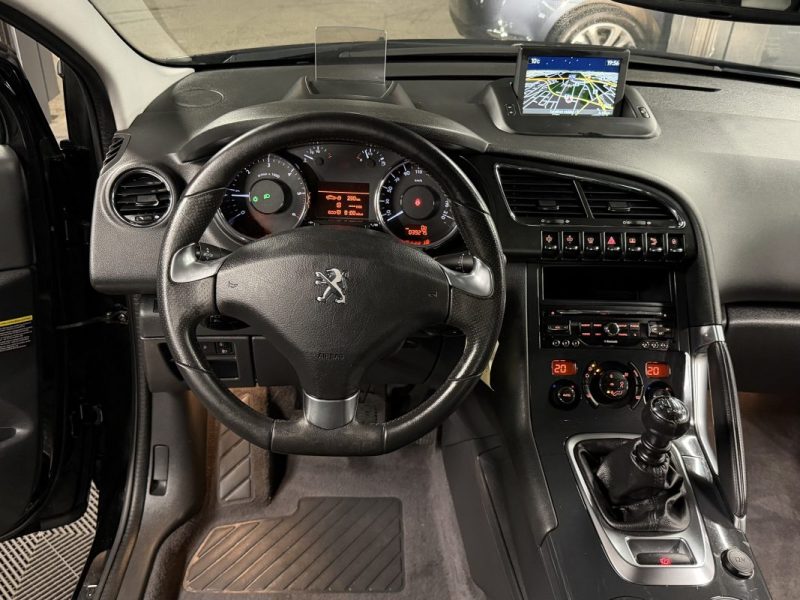 PEUGEOT 3008 PHASE 2 FELINE 1.6 HDI 110 Cv 1ERE MAIN 39 200 Kms TOIT PANORAMIQUE GPS - GARANTIE 1 AN