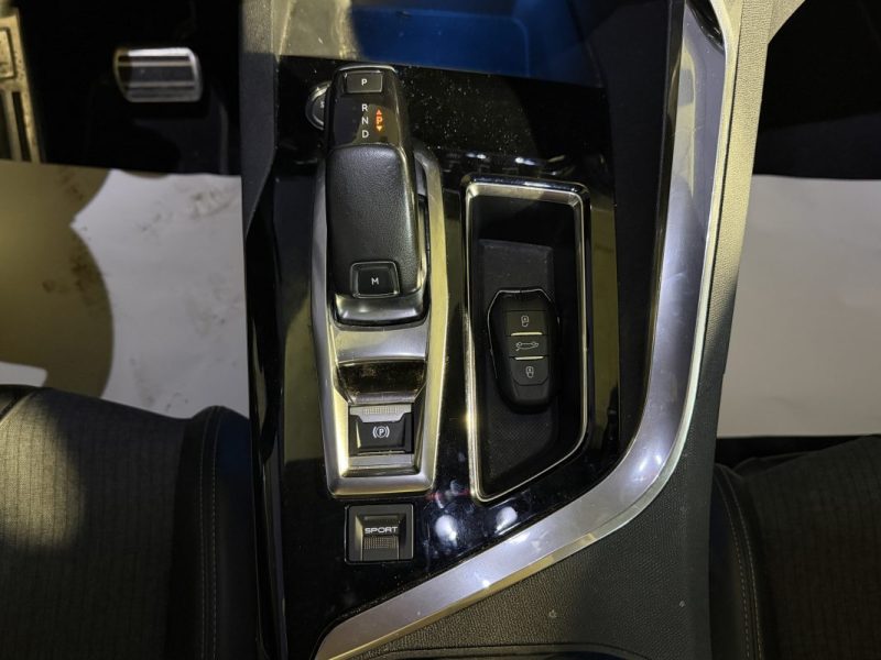 PEUGEOT 3008 GT LINE 1.5 BLUEHDI 130cv BVA EAT8 - DISTRIBUTION NEUVE - REVISION FAITE - 121 500 klm 