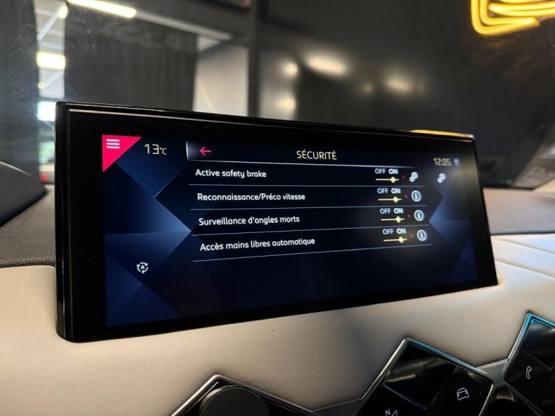 DS DS3 CROSSBACK Grand Chic 130CH EAT8 / CUIR COMPLET + AFFICHAGE TETE HAUTE + DS LED VISION / 