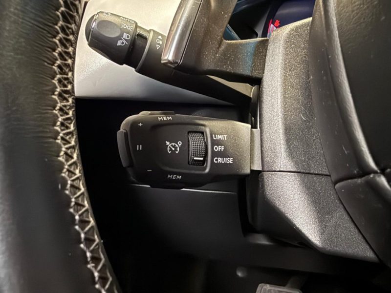 DS DS3 CROSSBACK Grand Chic 130CH EAT8 / CUIR COMPLET + AFFICHAGE TETE HAUTE + DS LED VISION / 