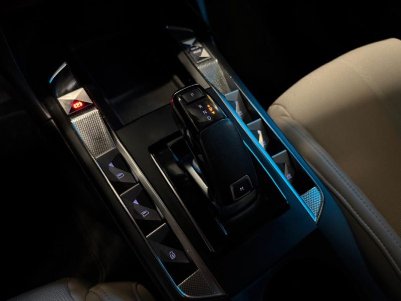 DS DS3 CROSSBACK Grand Chic 130CH EAT8 / CUIR COMPLET + AFFICHAGE TETE HAUTE + DS LED VISION / 