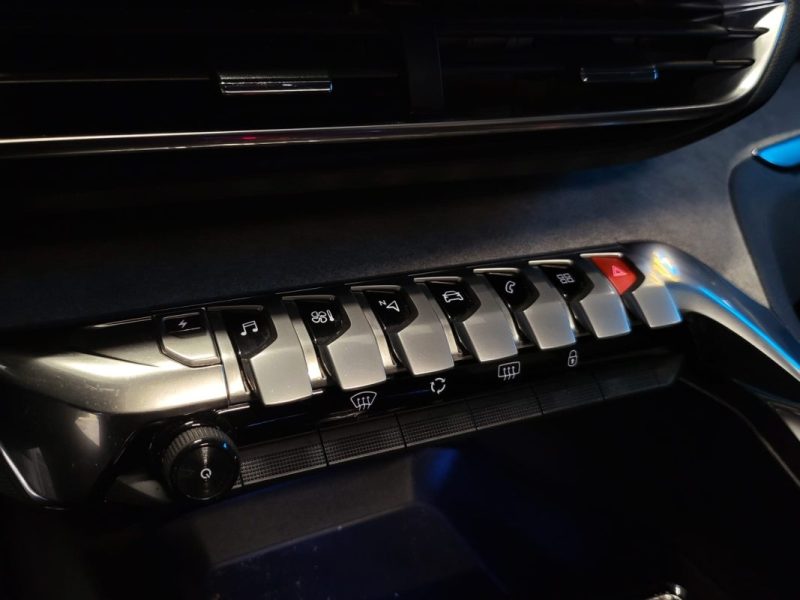 PEUGEOT 3008 HYBRID 225ch GT Line 1er MAIN / TOIT OUVRANT + ANGLE MORTS + SUIVI PEUGEOT /