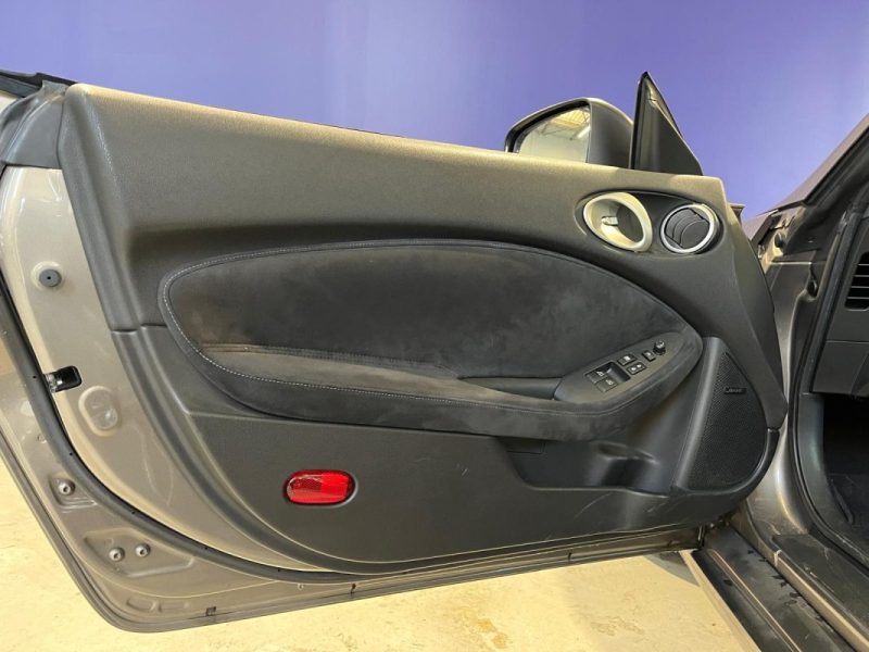 NISSAN 370Z 3.7 V6 331 PACK  *** SILENCIEUX AKRAPOVIC / AUCUN FRAIS À PRÉVOIR ***