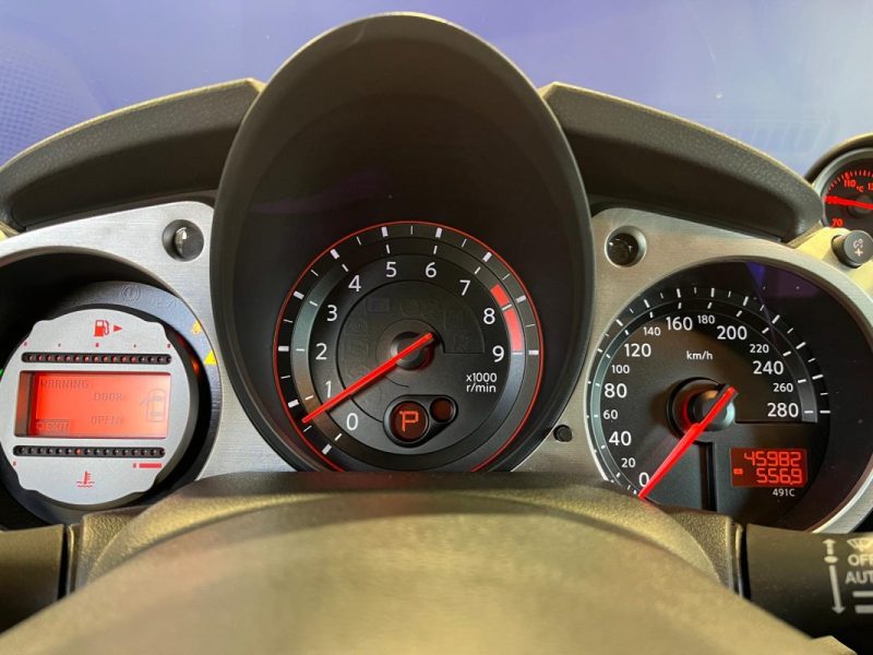 NISSAN 370Z 3.7 V6 331 PACK  *** SILENCIEUX AKRAPOVIC / AUCUN FRAIS À PRÉVOIR ***