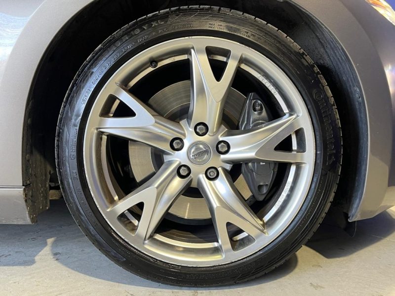 NISSAN 370Z 3.7 V6 331 PACK  *** SILENCIEUX AKRAPOVIC / AUCUN FRAIS À PRÉVOIR ***