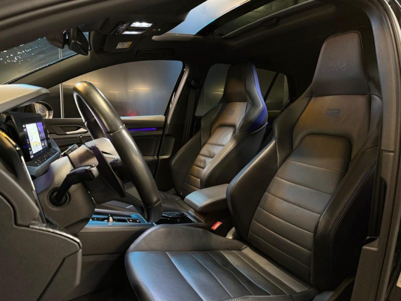 VOLKSWAGEN GOLF VIII R PERFORMANCE 2.0 TSI 320 ch 4MOTION DSG7 / AKRAPOVIC + HARMAN KARDON / 