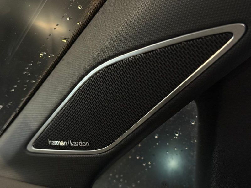 VOLKSWAGEN GOLF VIII R PERFORMANCE 2.0 TSI 320 ch 4MOTION DSG7 / AKRAPOVIC + HARMAN KARDON / 