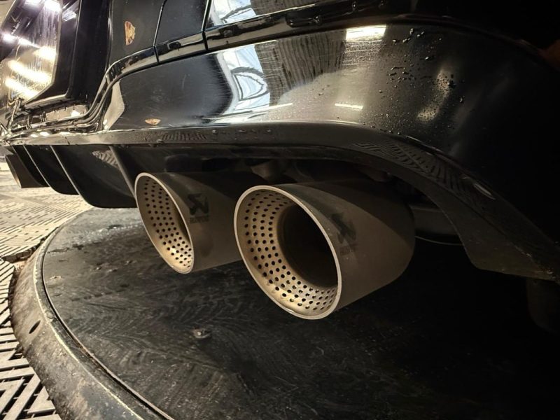 VOLKSWAGEN GOLF VIII R PERFORMANCE 2.0 TSI 320 ch 4MOTION DSG7 / AKRAPOVIC + HARMAN KARDON / 