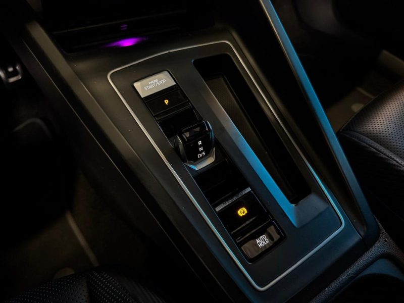 VOLKSWAGEN GOLF VIII R PERFORMANCE 2.0 TSI 320 ch 4MOTION DSG7 / AKRAPOVIC + HARMAN KARDON / 