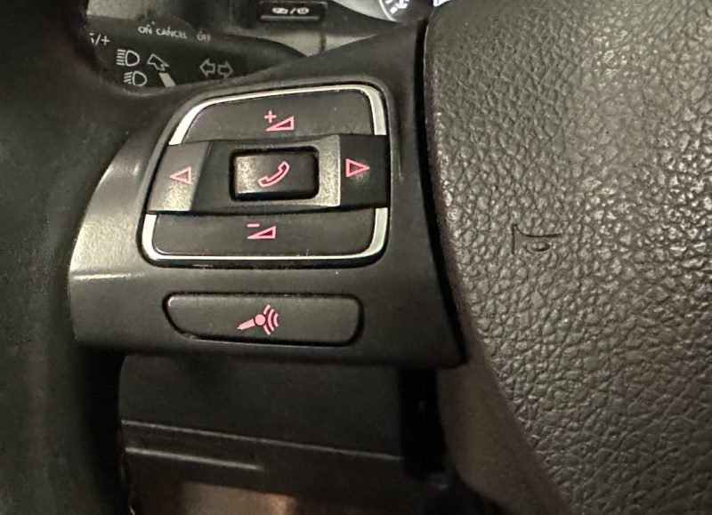VOLKSWAGEN TIGUAN 2.0 TDI 110CH SPORTLINE - Garantie 6 mois - Très bon état - 2ème main -