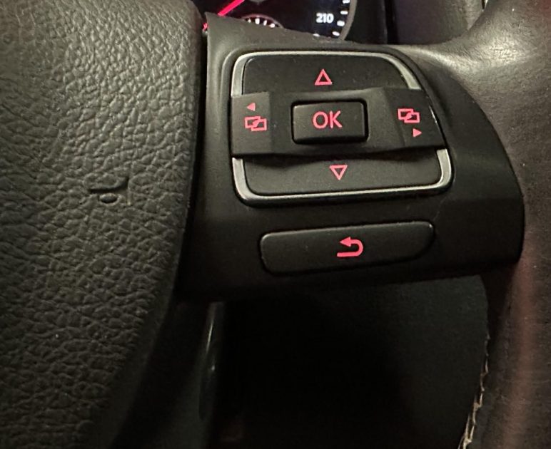 VOLKSWAGEN TIGUAN 2.0 TDI 110CH SPORTLINE - Garantie 6 mois - Très bon état - 2ème main -