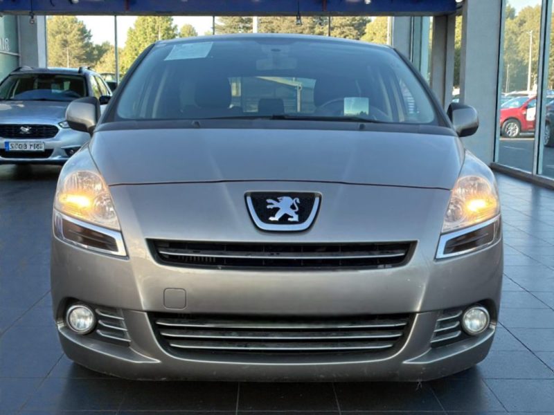PEUGEOT 5008 1,6 EHDI 115CV PREMIUM BVA  5PLACES GARANTIE 6MOIS