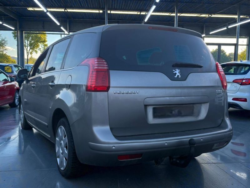 PEUGEOT 5008 1,6 EHDI 115CV PREMIUM BVA  5PLACES GARANTIE 6MOIS
