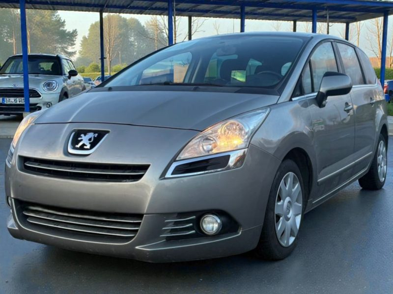 PEUGEOT 5008 1,6 EHDI 115CV PREMIUM BVA  5PLACES GARANTIE 6MOIS