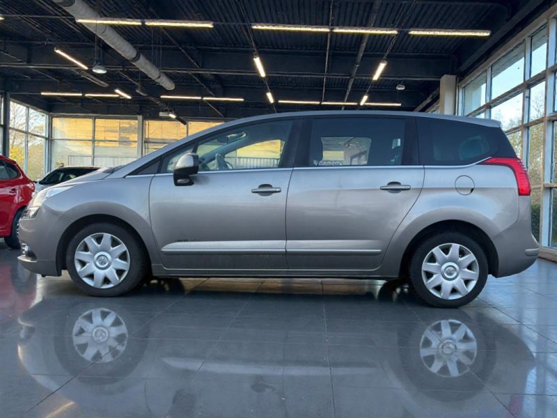 PEUGEOT 5008 1,6 EHDI 115CV PREMIUM BVA  5PLACES GARANTIE 6MOIS