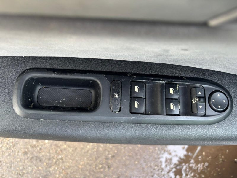 PEUGEOT 407 1.8 16V CONFORT 2004
