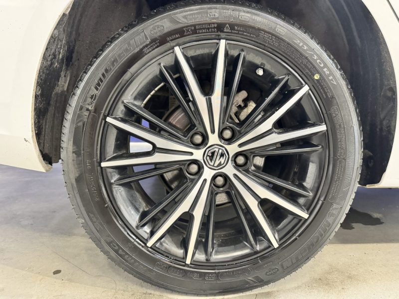 MG MG5 177ch 50 KWH LUXURY AUTONOMIE STANDARD / CAMERA 360 °