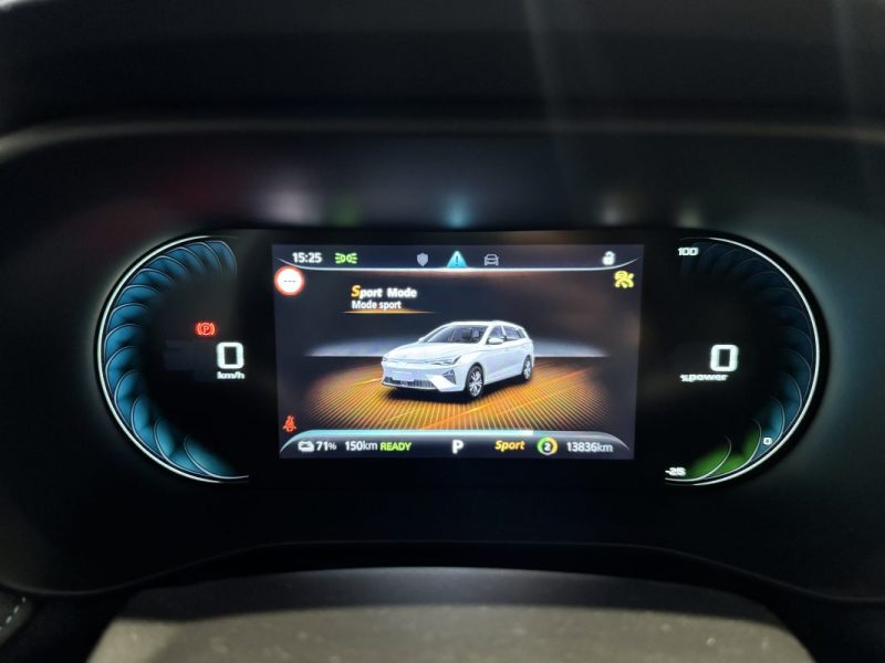 MG MG5 177ch 50 KWH LUXURY AUTONOMIE STANDARD / CAMERA 360 °