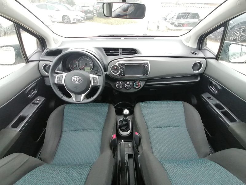 TOYOTA Yaris - 100ch essence 1.33 VVT-i