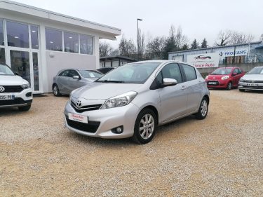 TOYOTA Yaris - 100ch essence 1.33 VVT-i