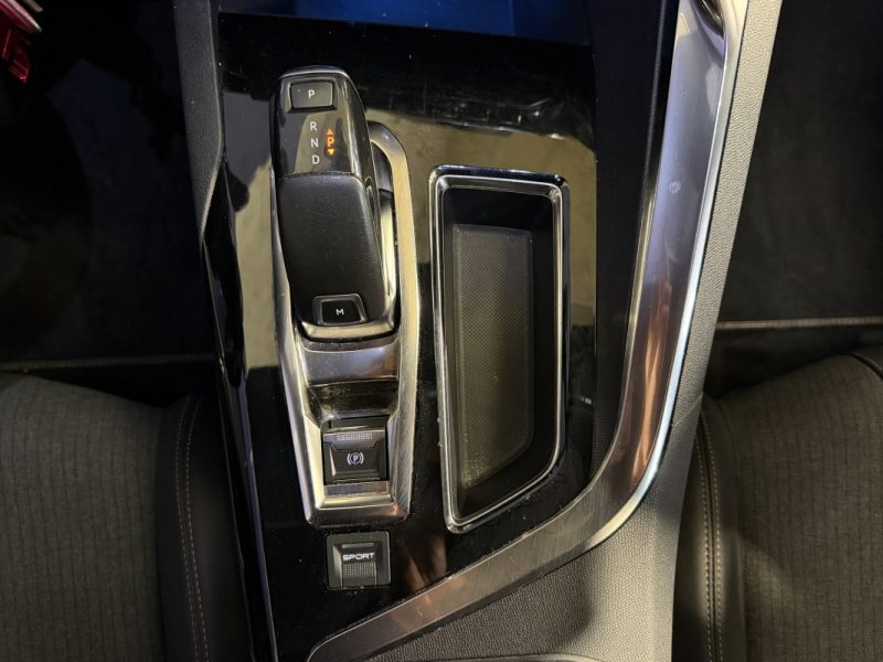 PEUGEOT 3008 1.2 130cv GT LINE EAT8 2020 - DISTRIBUTION ET REVISION A JOUR - 96 000 klm 