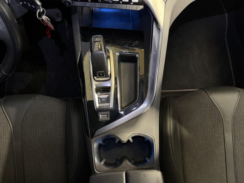 PEUGEOT 3008 1.2 130cv GT LINE EAT8 2020 - DISTRIBUTION ET REVISION A JOUR - 96 000 klm 