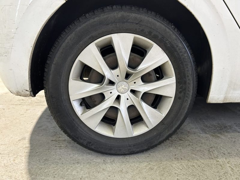 PEUGEOT 208 1.2 PURETECH 68CH LIKE 5P DISTRIBUTION OK 