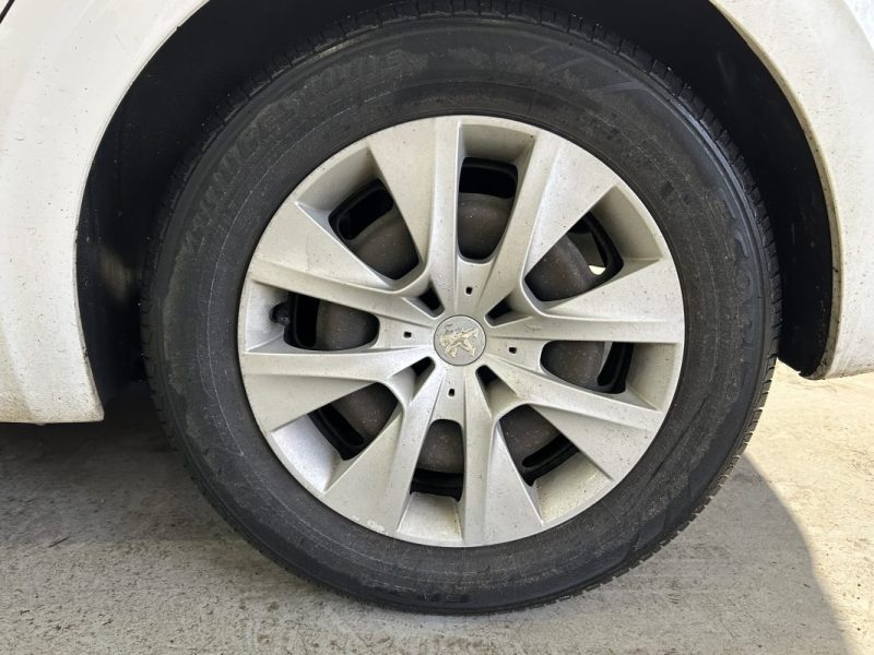 PEUGEOT 208 1.2 PURETECH 68CH LIKE 5P DISTRIBUTION OK 